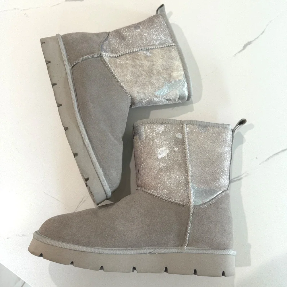 Super Lamb Turano 7.5in Etched Cow Print Silver Taupe Suede Sheepskin Boots 10 B